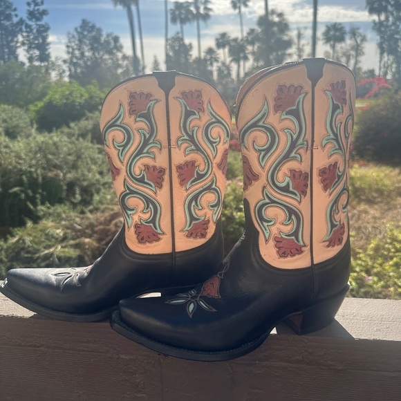Lucchese Shoes - NWT ! Vintage Lucchese Art Nouveau Floral Cowgirl Boots Made in Mexico Size 8!